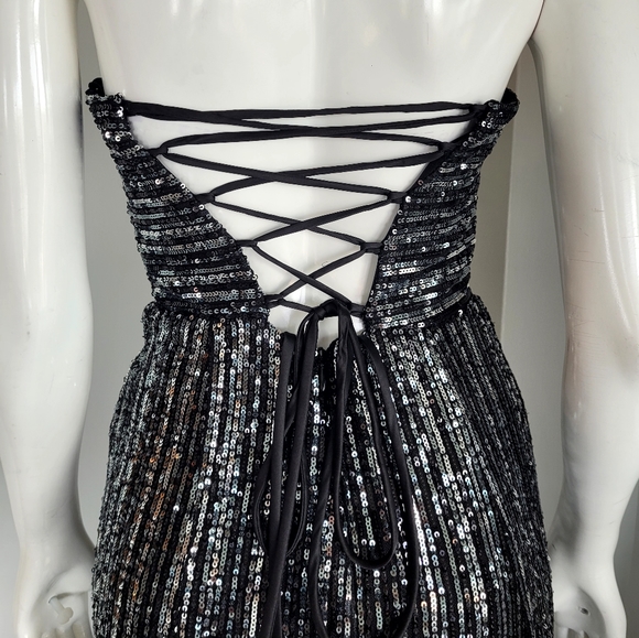 Black and silver sequin gown - Picture 8 of 14